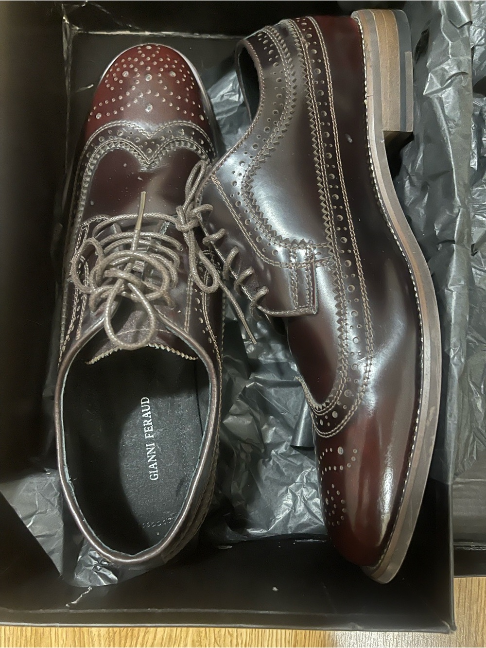 Gianni Feraud Men's Burgundy Leather Wingtip Oxfords